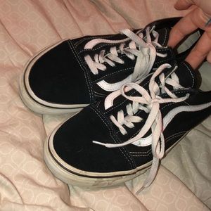 OLD SCHOOL BLACK VANS